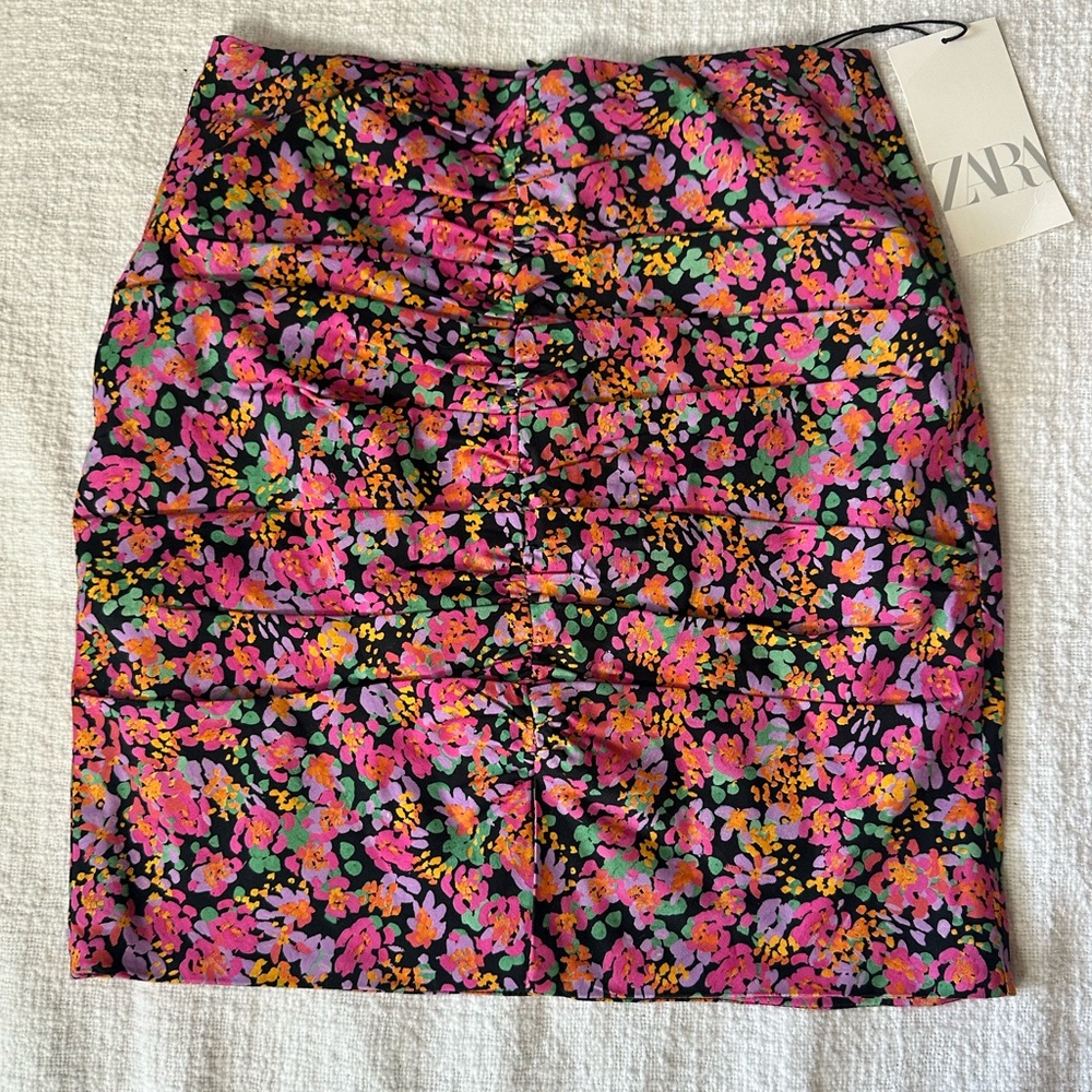 ZARA XS Floral Ruched Mini Skirt Pink Orange Black Spring Summer Chic